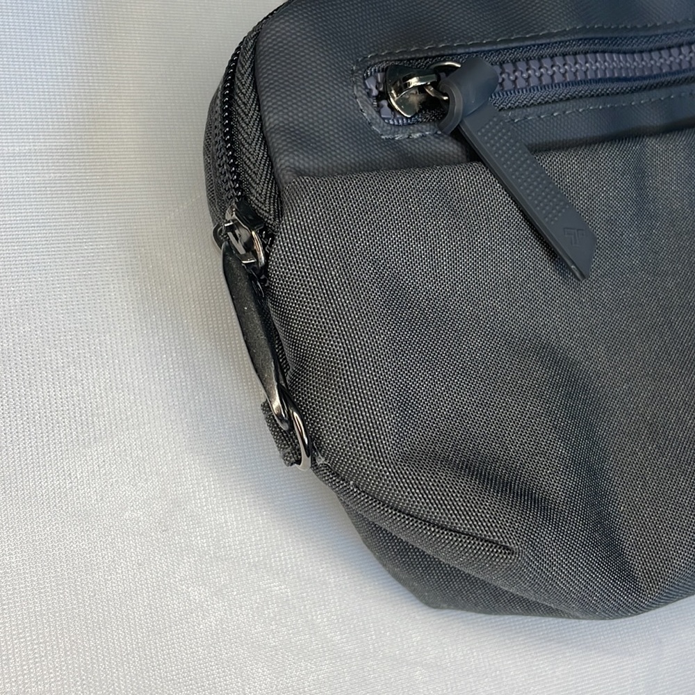 Travelon Anti-Theft Metro Convertible Small Crossbody Belt bag - Picture 9 of 15